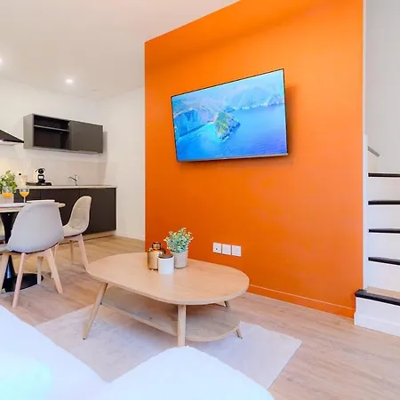 6ty Nest - Cour Privee - Paris * Μοντρέιγ